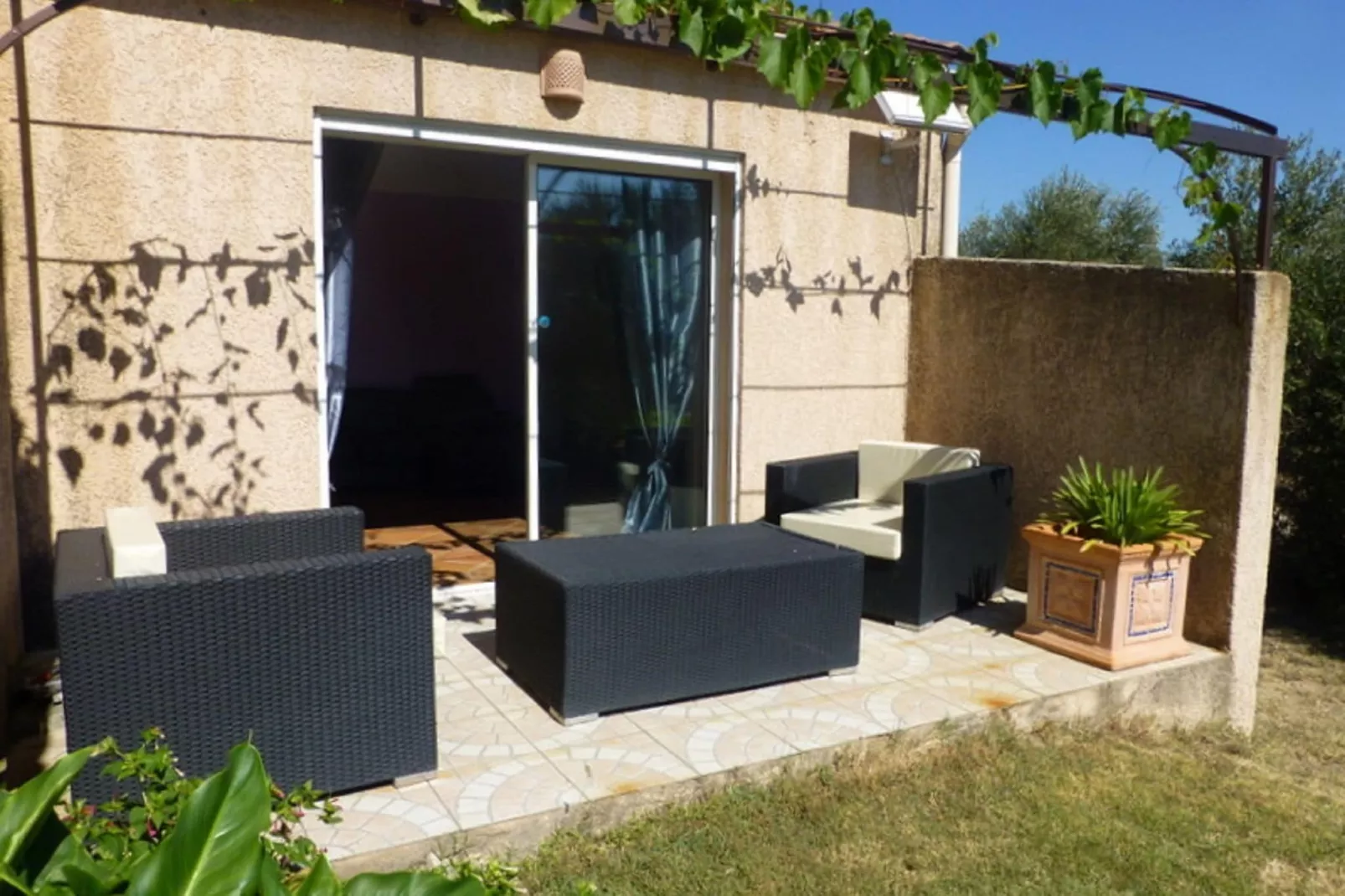 Comfortable villa with private pool-Terrace balcony