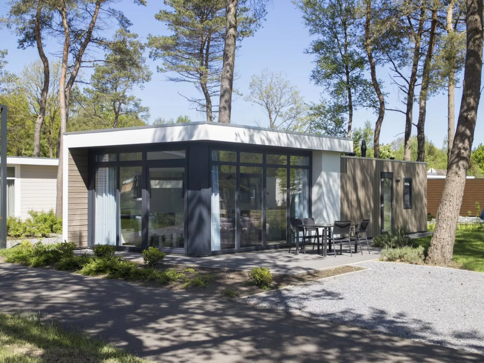 Pavilion 4-Draußen