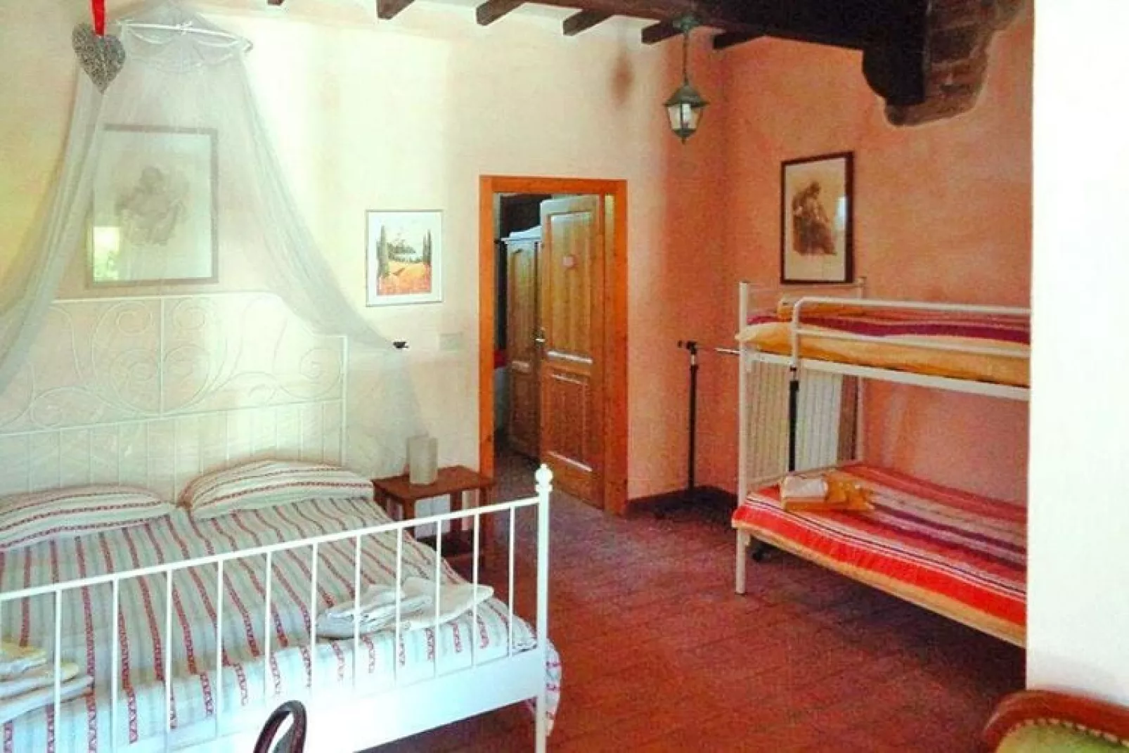Villa Ca' Piero, Urbino-max. 8 pax-Bedroom