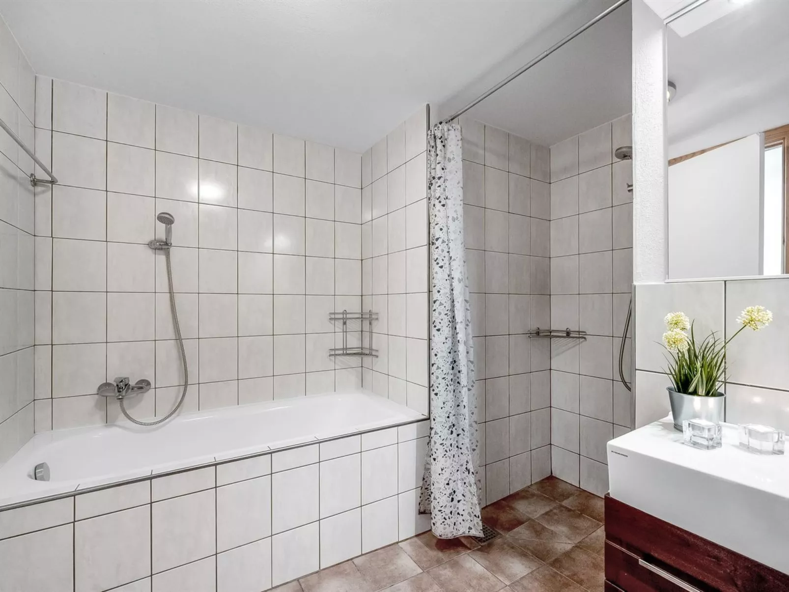 "Heming" - 100m from the sea-Drinnen