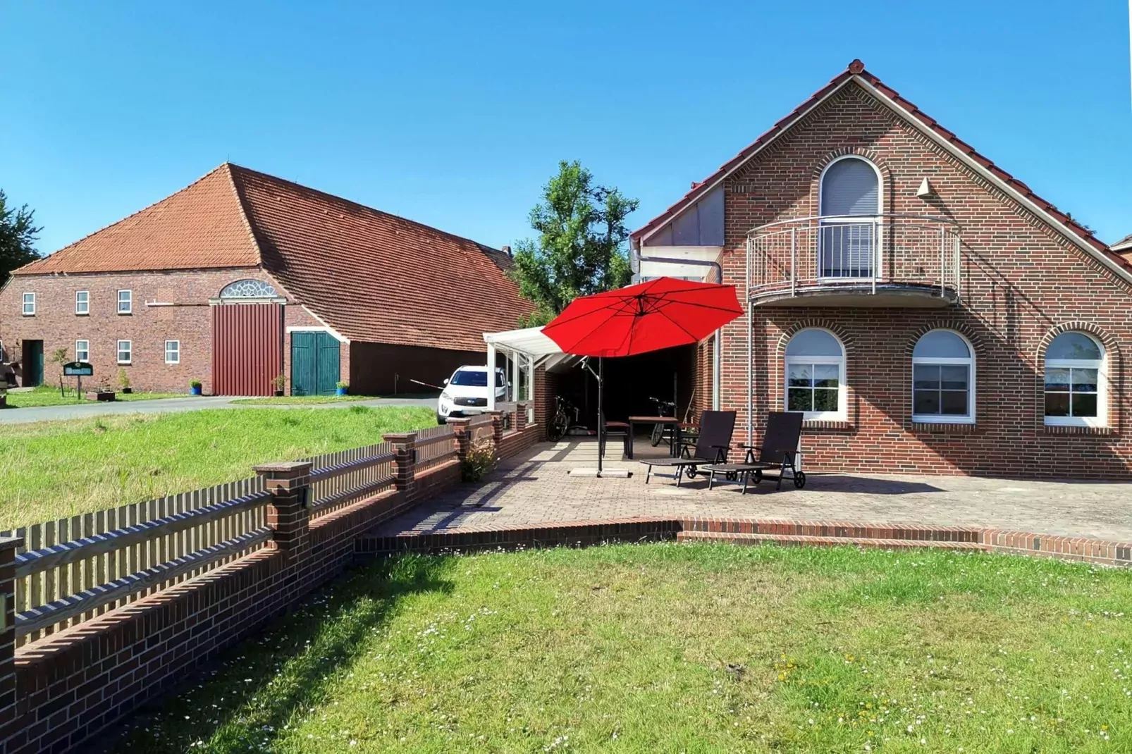 Großes Ferienhaus in ruhiger Lage mit Feldblick-Terrace balcony