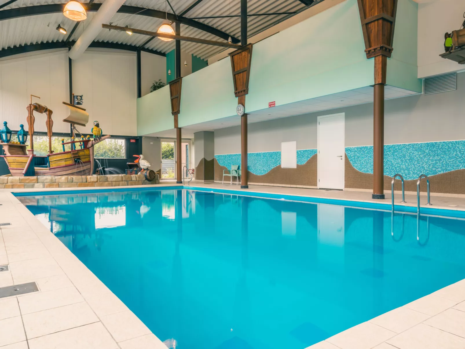 Pavilion Hottub 4-Inside