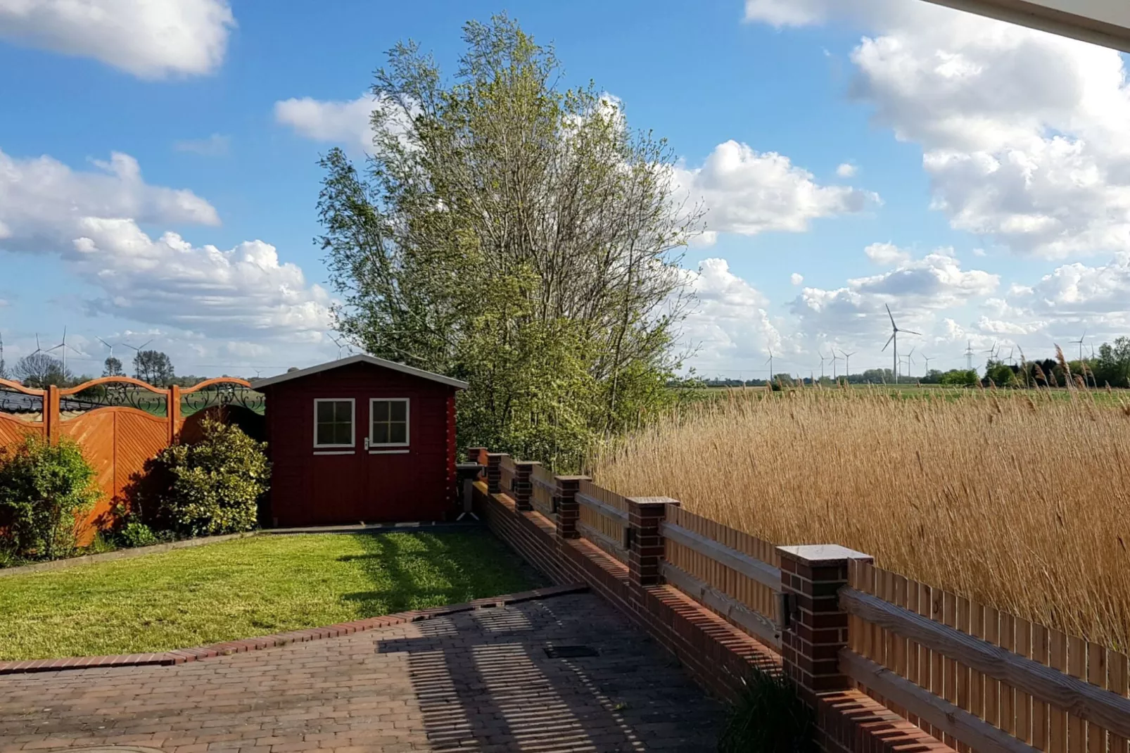 Großes Ferienhaus in ruhiger Lage mit Feldblick-Gardens summer