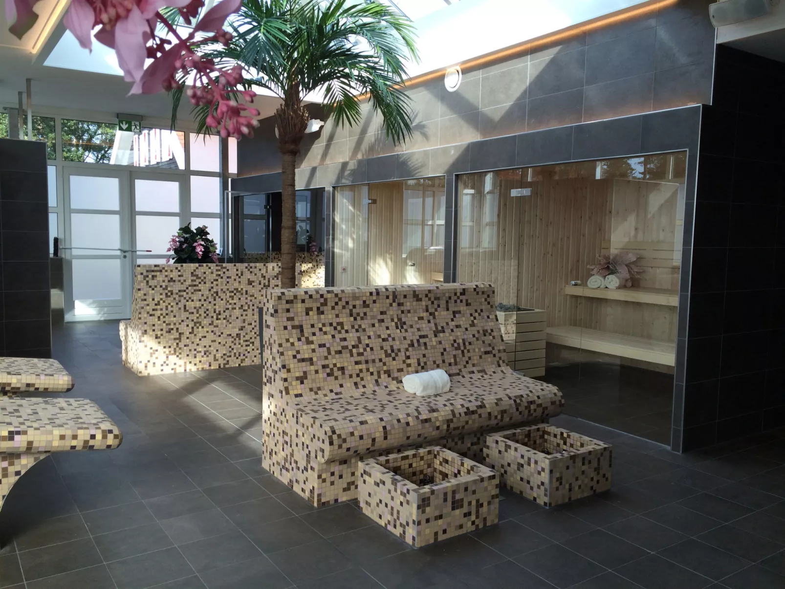 Cube Exclusif 4-Inside
