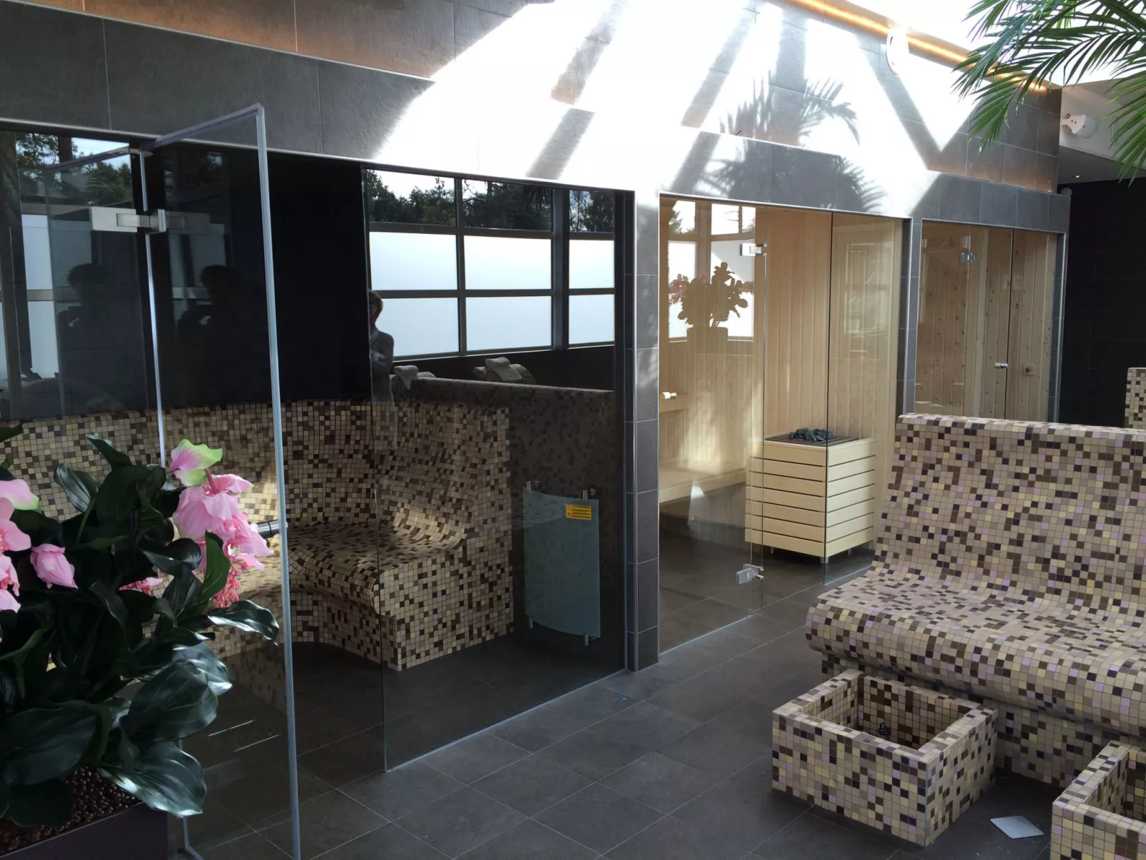 Cube Exclusif 4-Inside