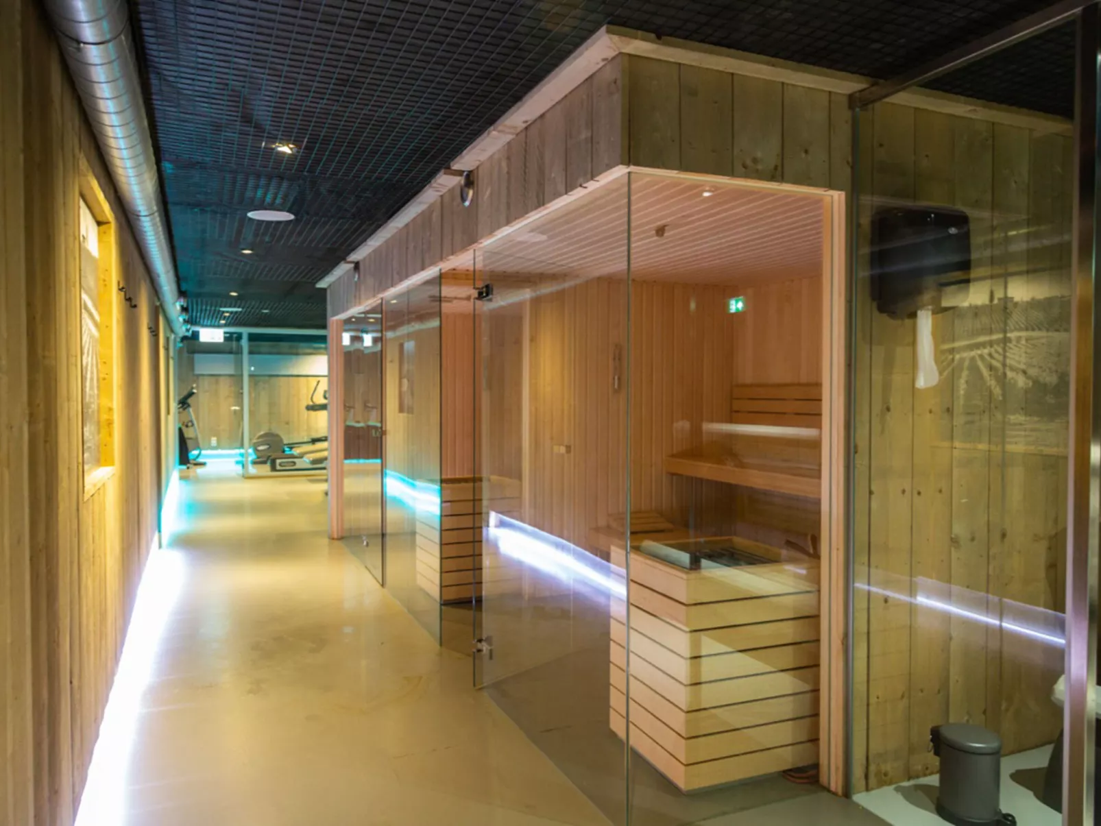 Cube Exclusif 4-Inside