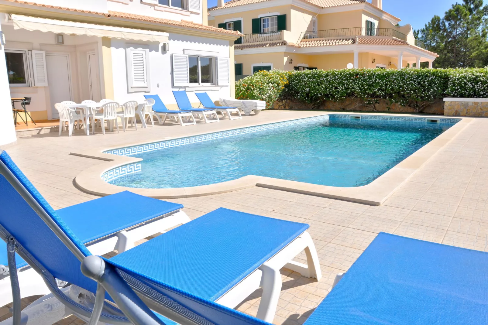 Costa V3-Pool