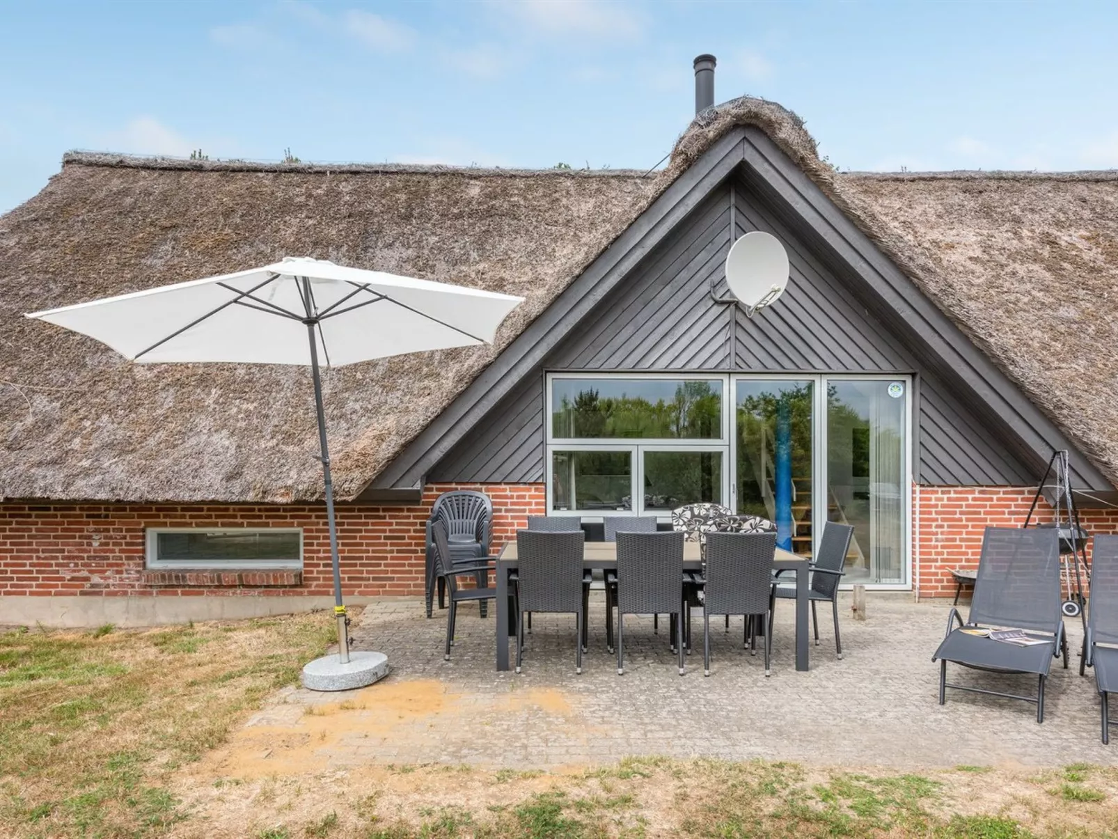 "Tabithe" - 2.2km from the sea-Outside