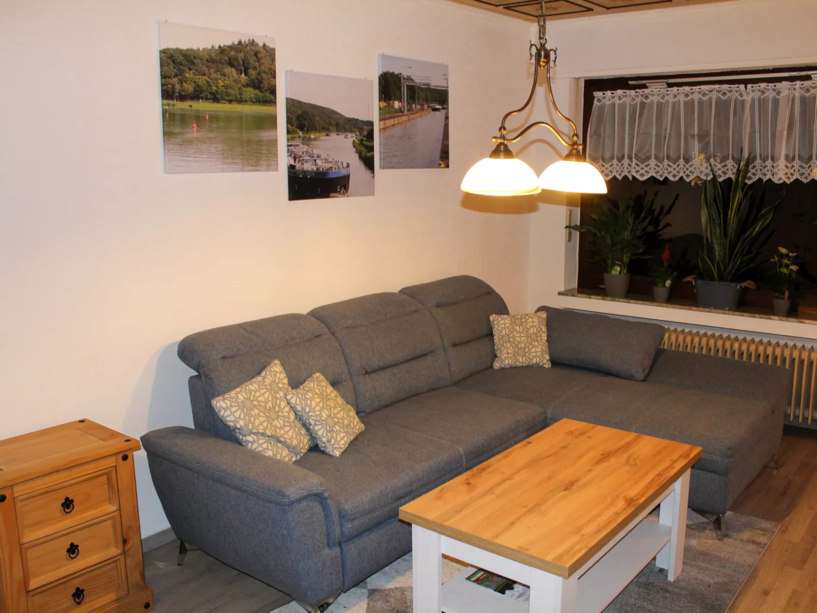 An der Schleuse-Inside
