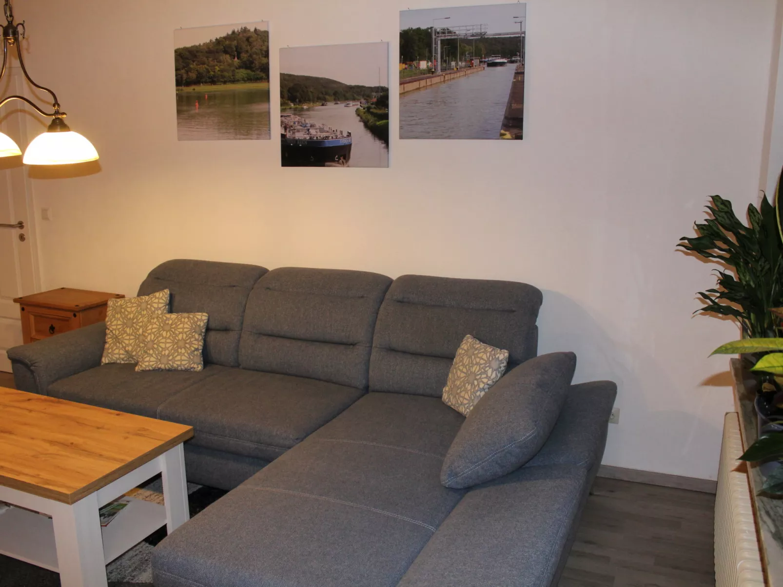 An der Schleuse-Inside