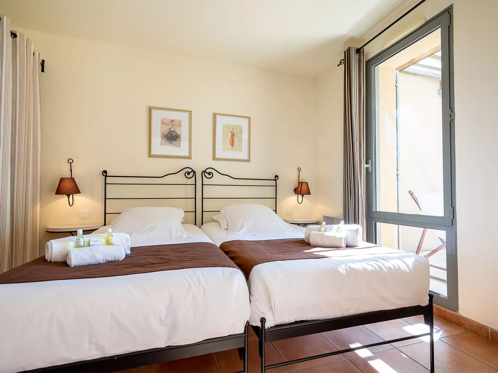 Provence Country Club-Drinnen