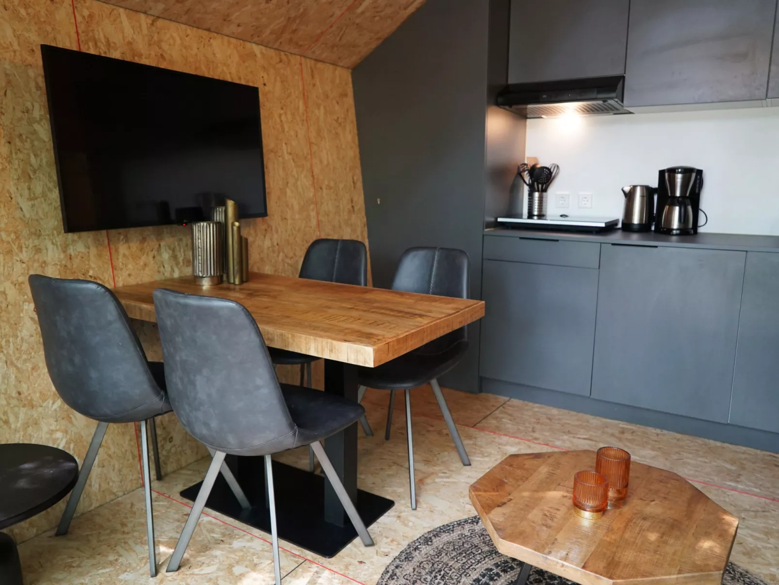 Solo Retreat 4-Inside