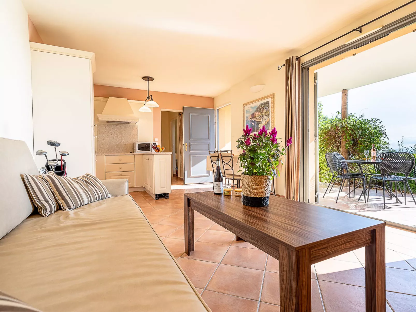 Provence Country Club-Drinnen