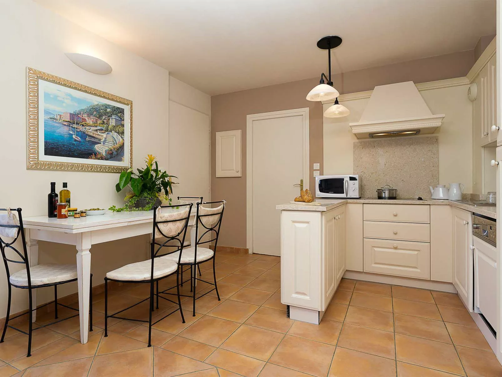 Provence Country Club-Drinnen