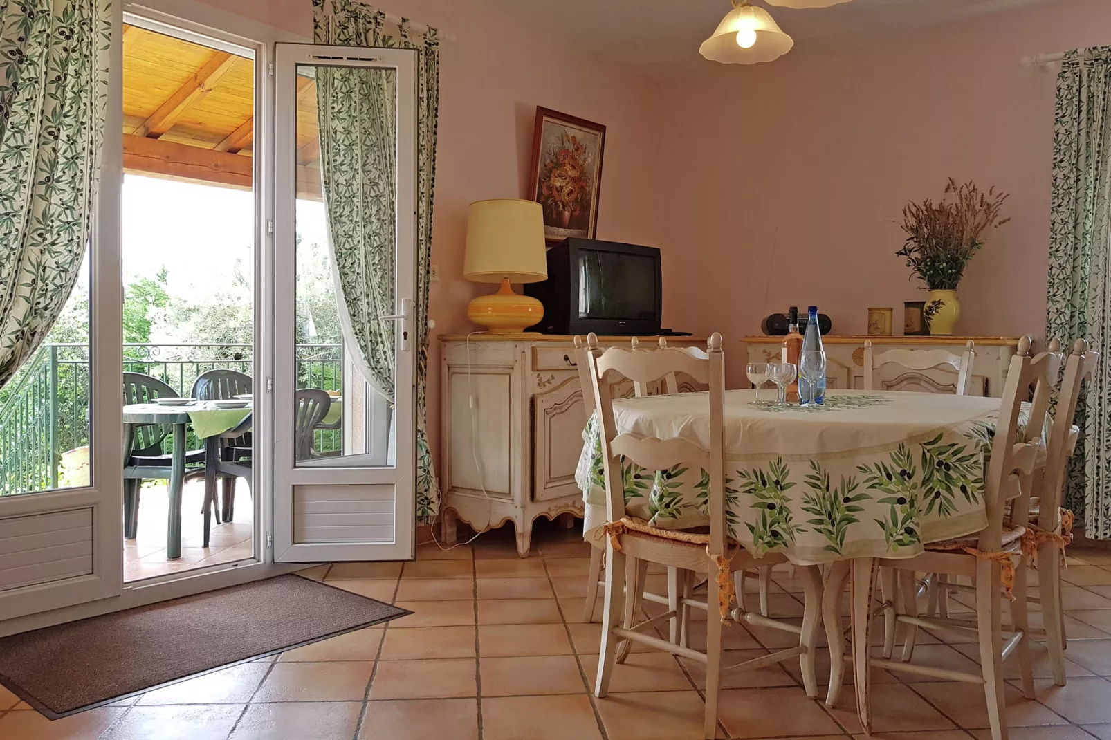 L'Oliveraie-Dining room