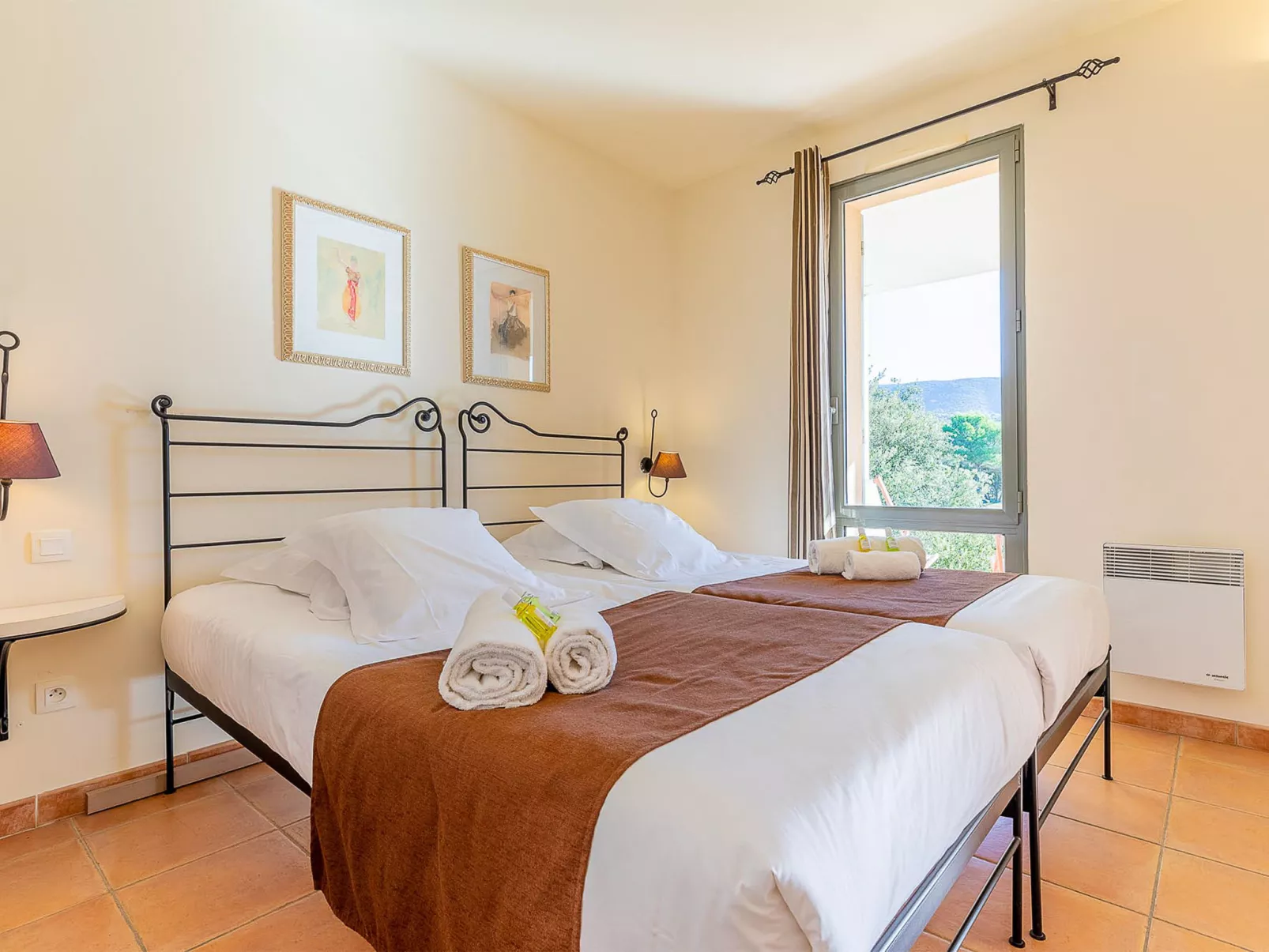 Provence Country Club-Dedans