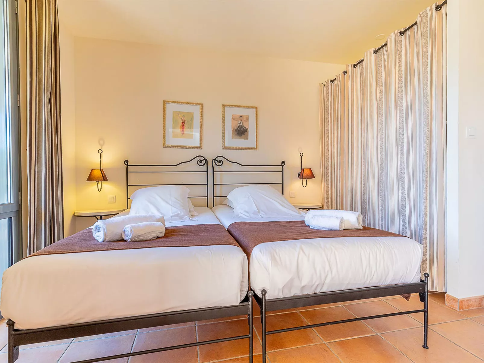 Provence Country Club-Dedans