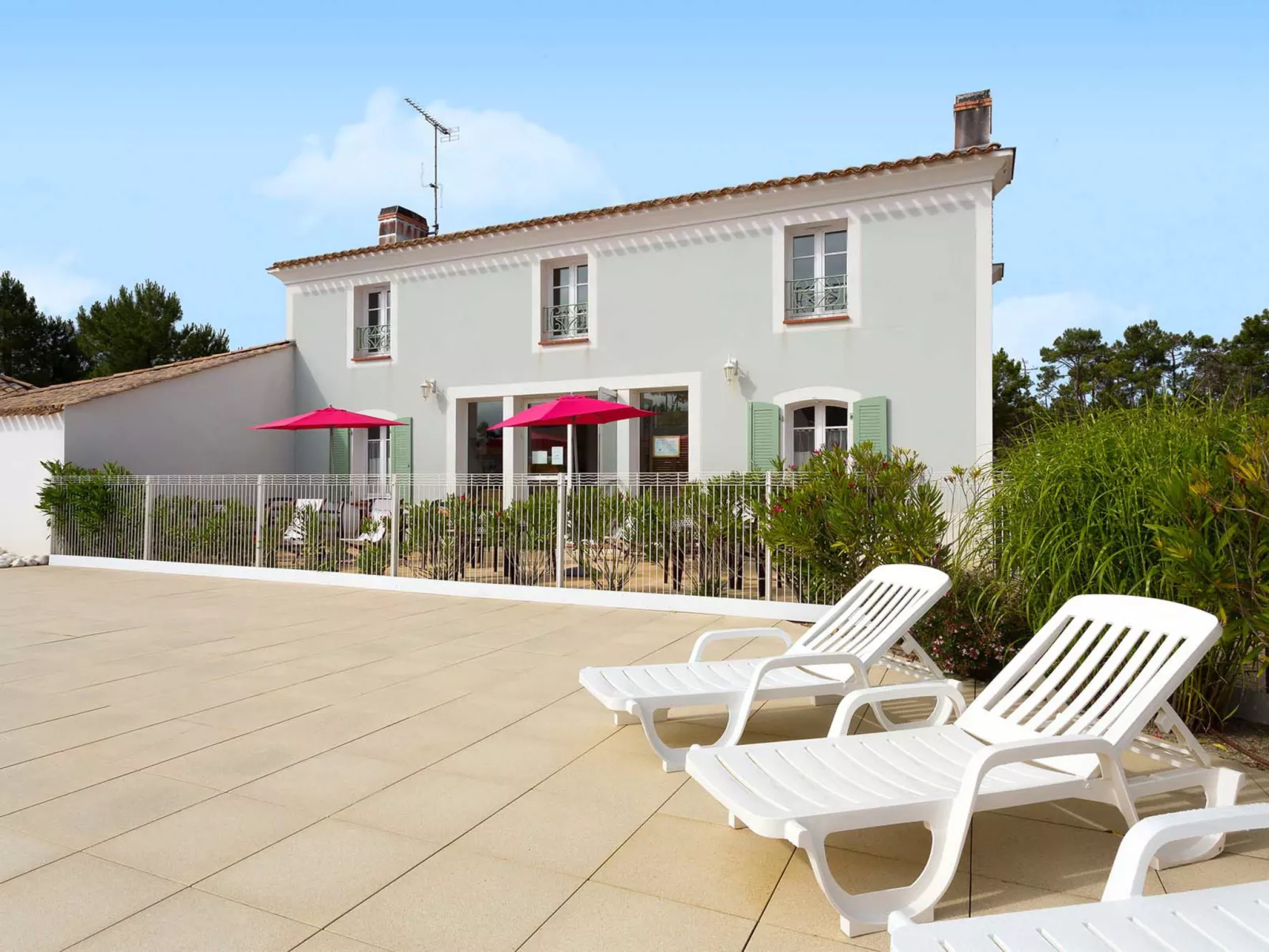 Les Mas de St. Hilaire-Outside