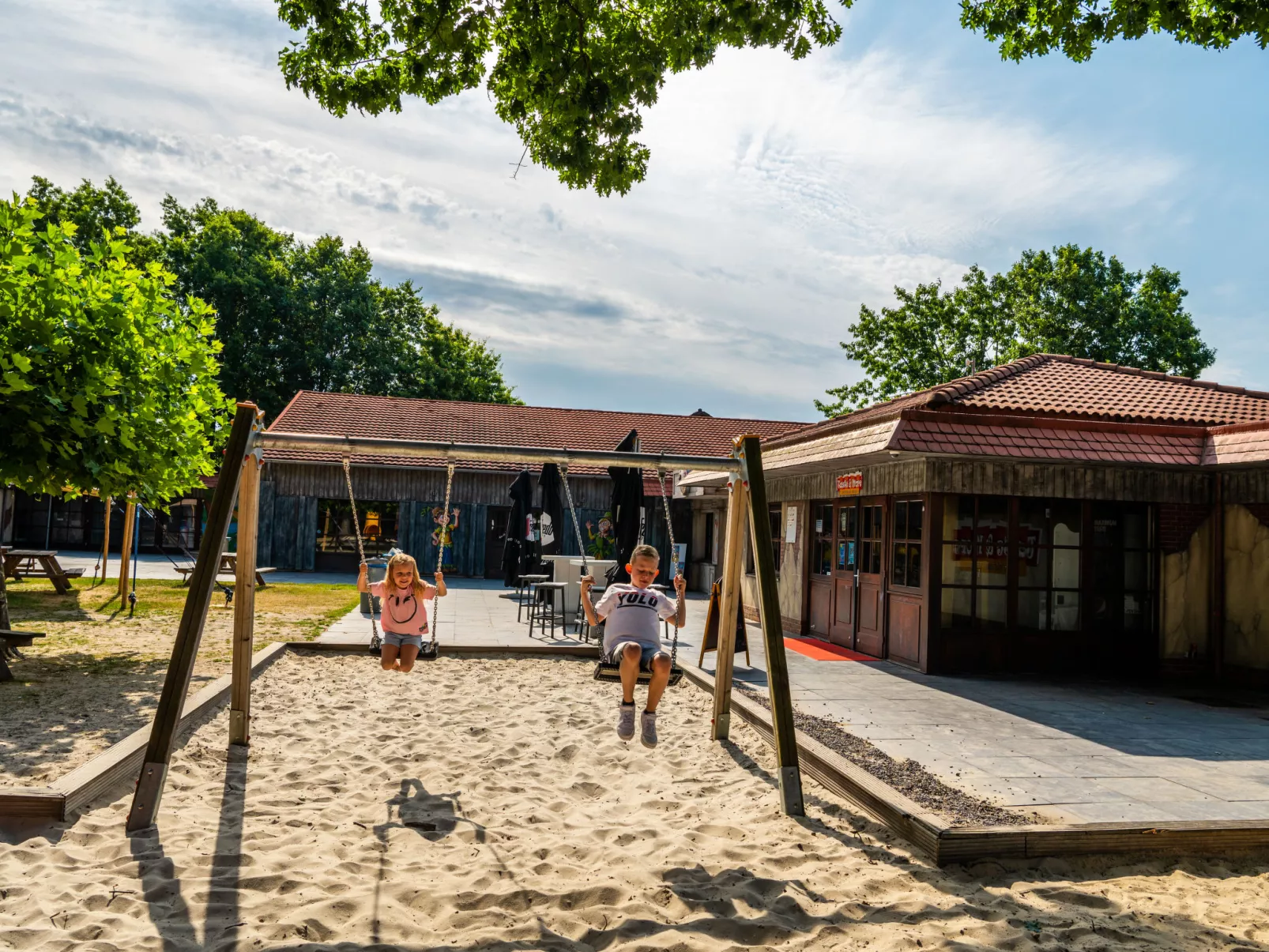 L-Pavilion 6-Outside