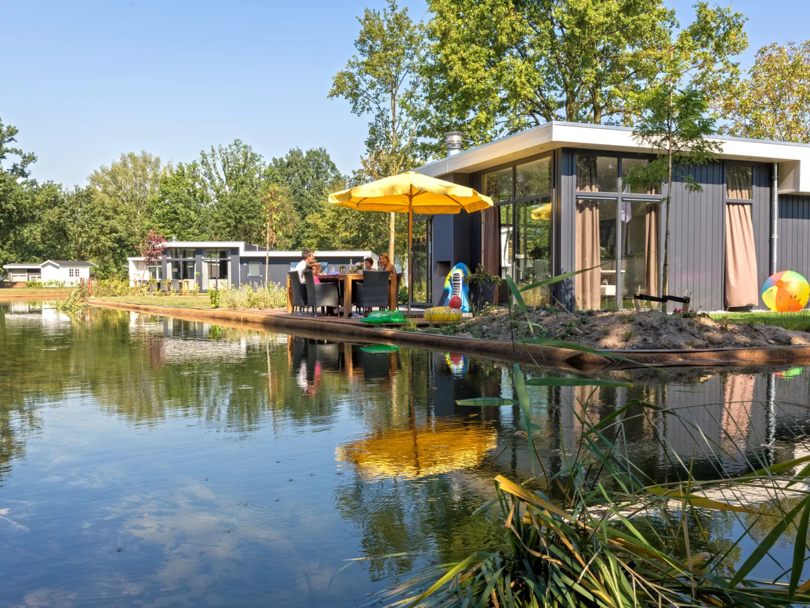 L-Pavilion 6-Outside