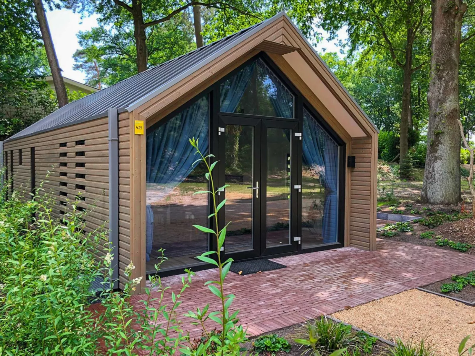 Forest Lodge 4-Outside