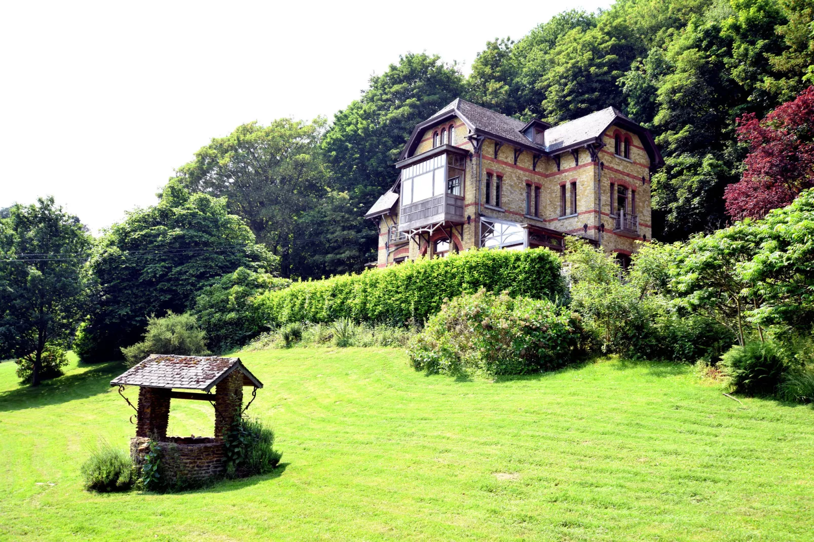 Lumen 7-Exterior summer