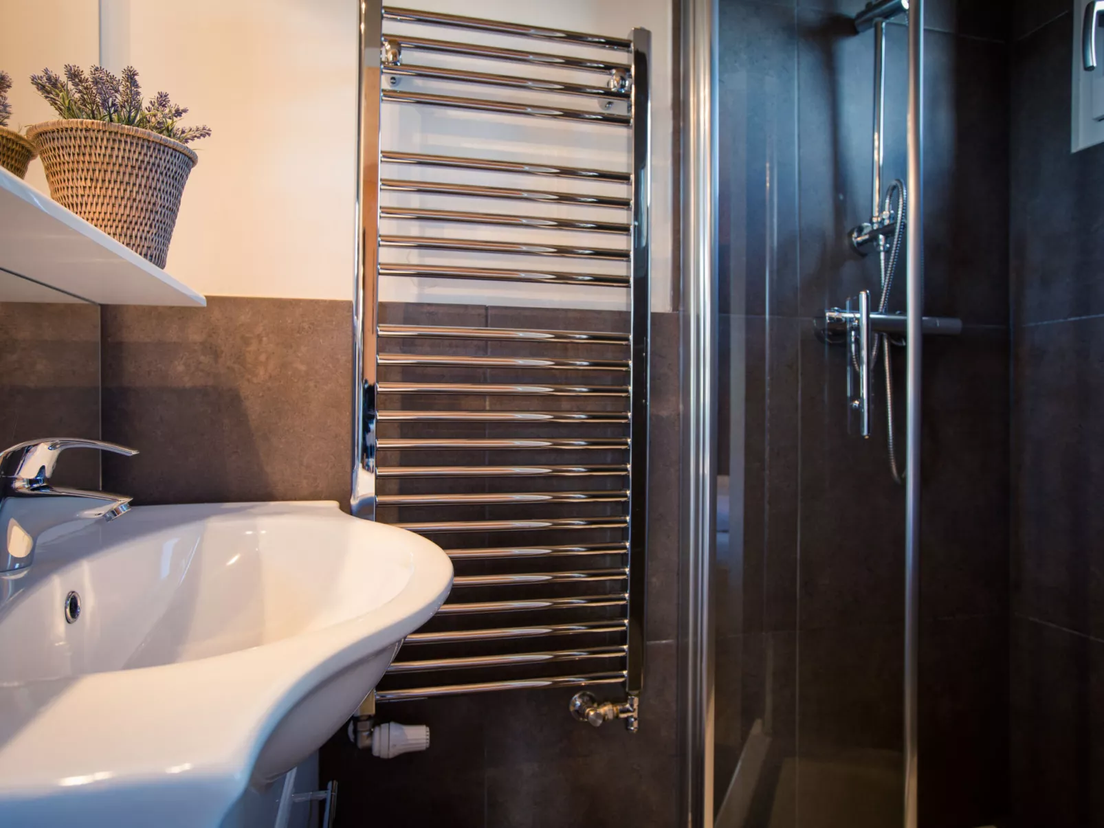 # 6 mit IR-Sauna und Sprudelwanne Innen-Inside