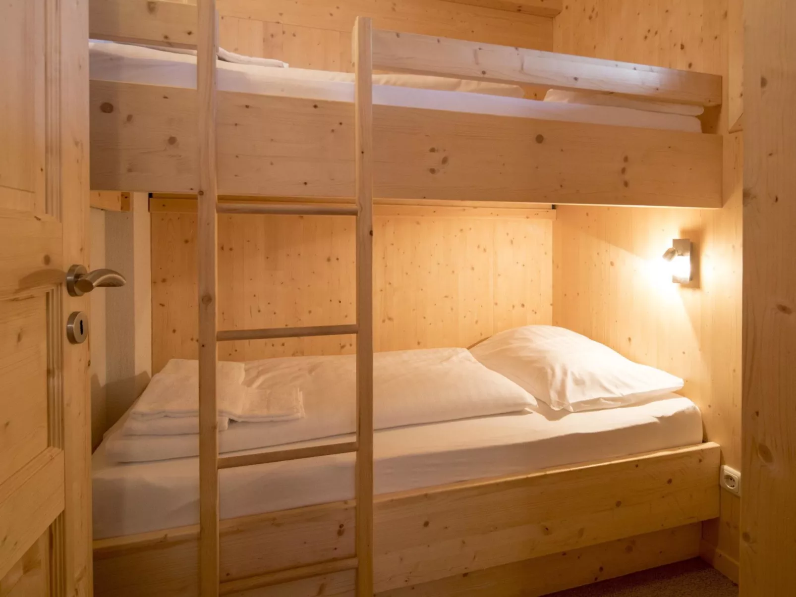#10 mit Sauna und Sprudelbad Innen-Inside
