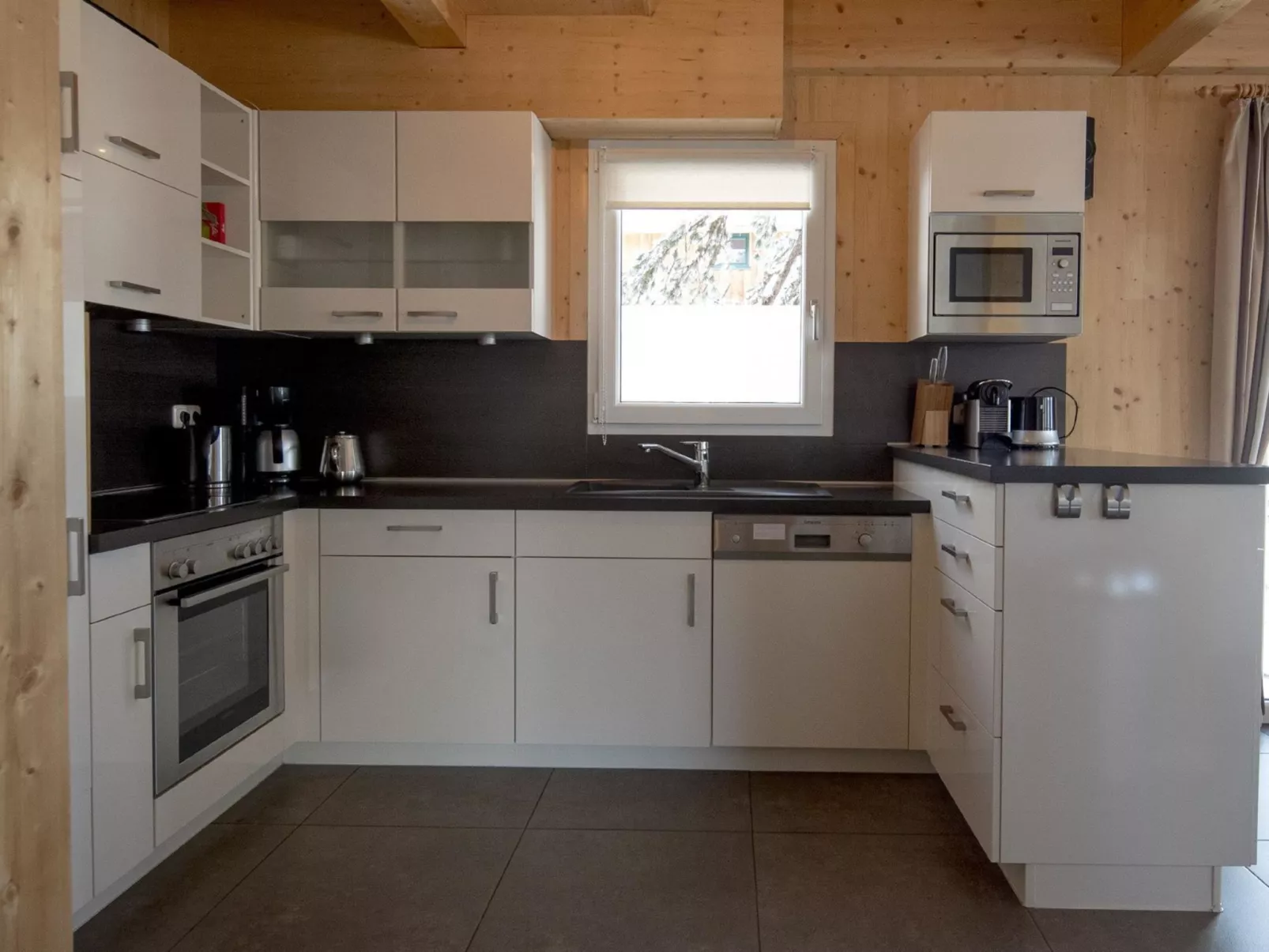 #11 mit IR-Sauna & Sprudelwanne Innen-Inside