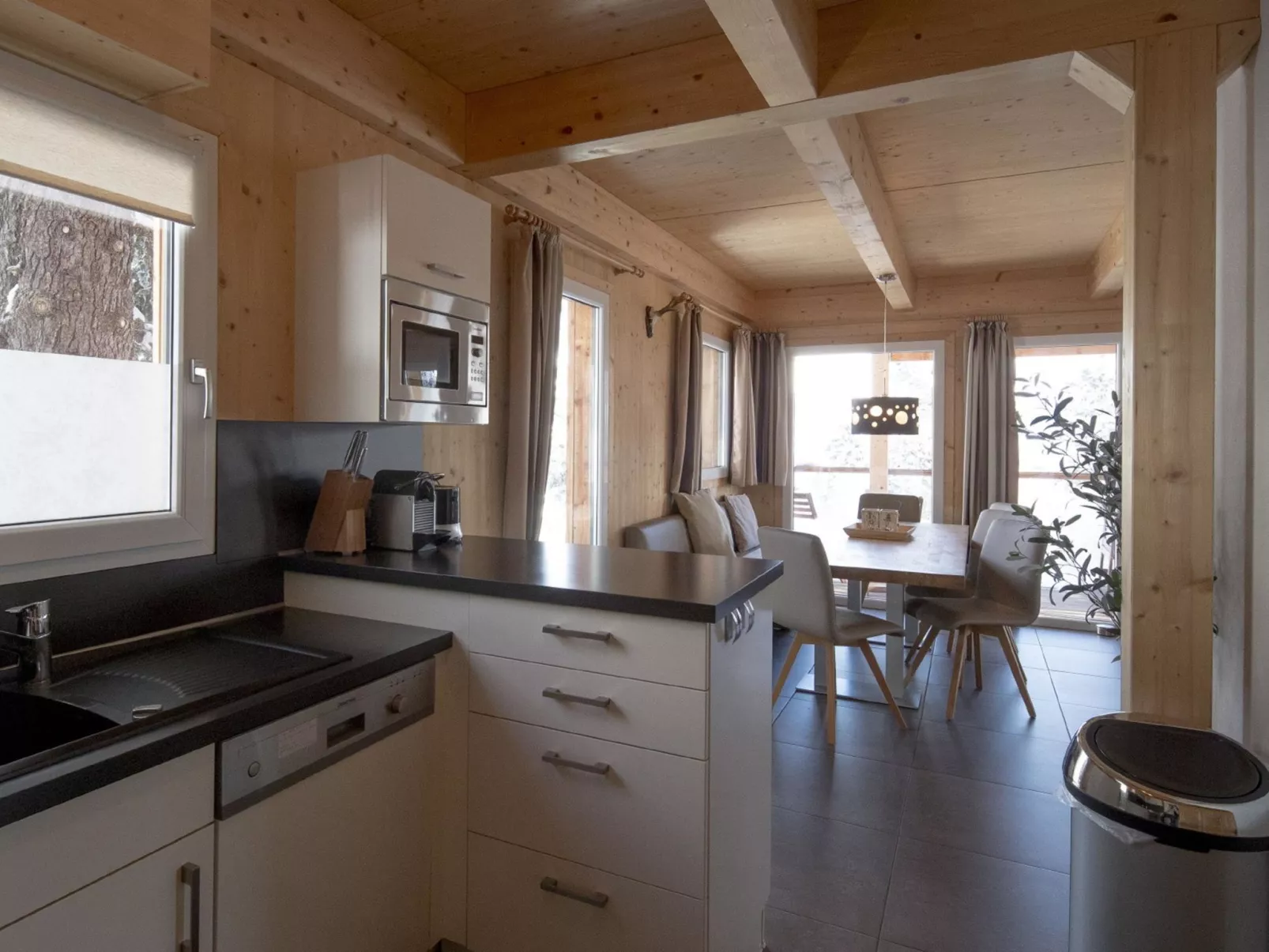 #11 mit IR-Sauna & Sprudelwanne Innen-Inside