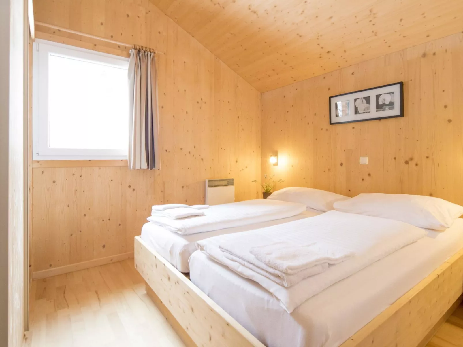 #11 mit IR-Sauna & Sprudelwanne Innen-Inside