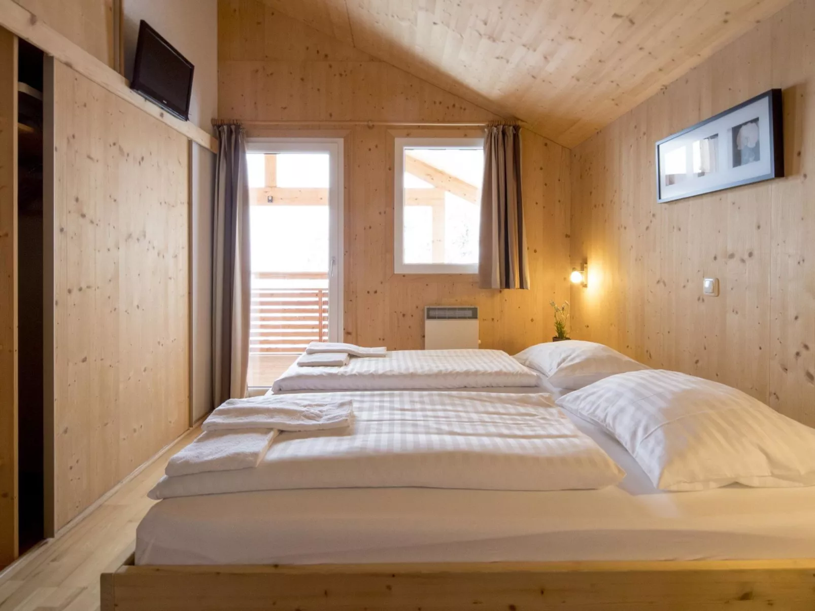 #11 mit IR-Sauna & Sprudelwanne Innen-Inside