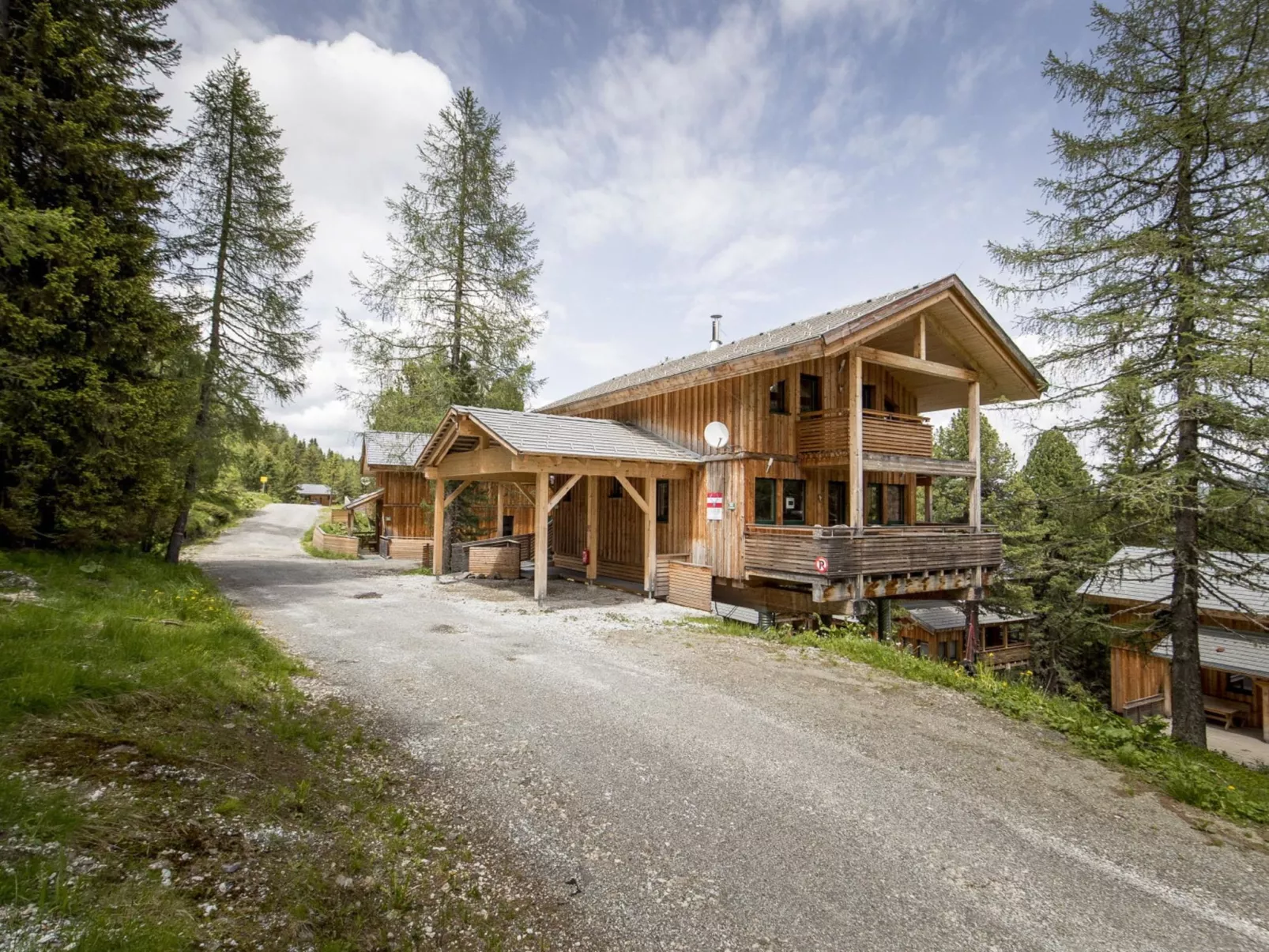 #13 mit IR-Sauna & Sprudelwanne innen-Draußen