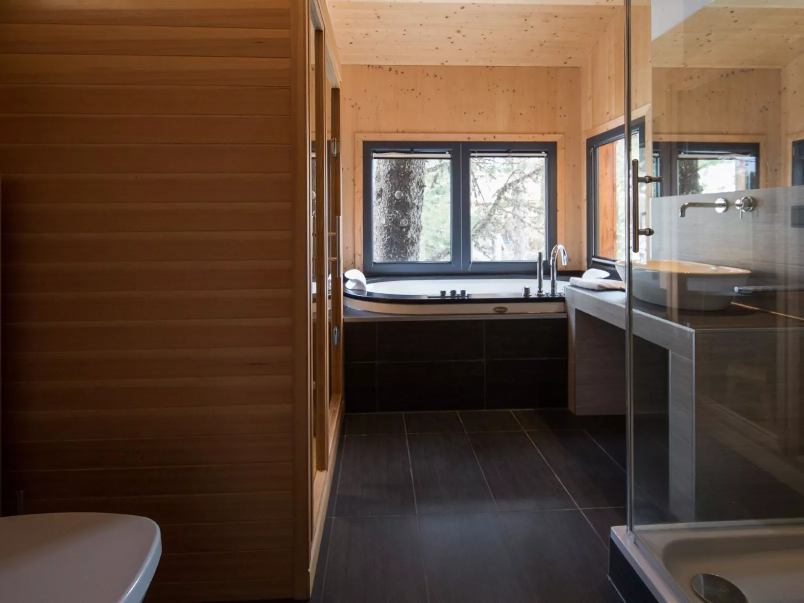 #15 mit Sauna & Sprudelbad Aussen-Inside