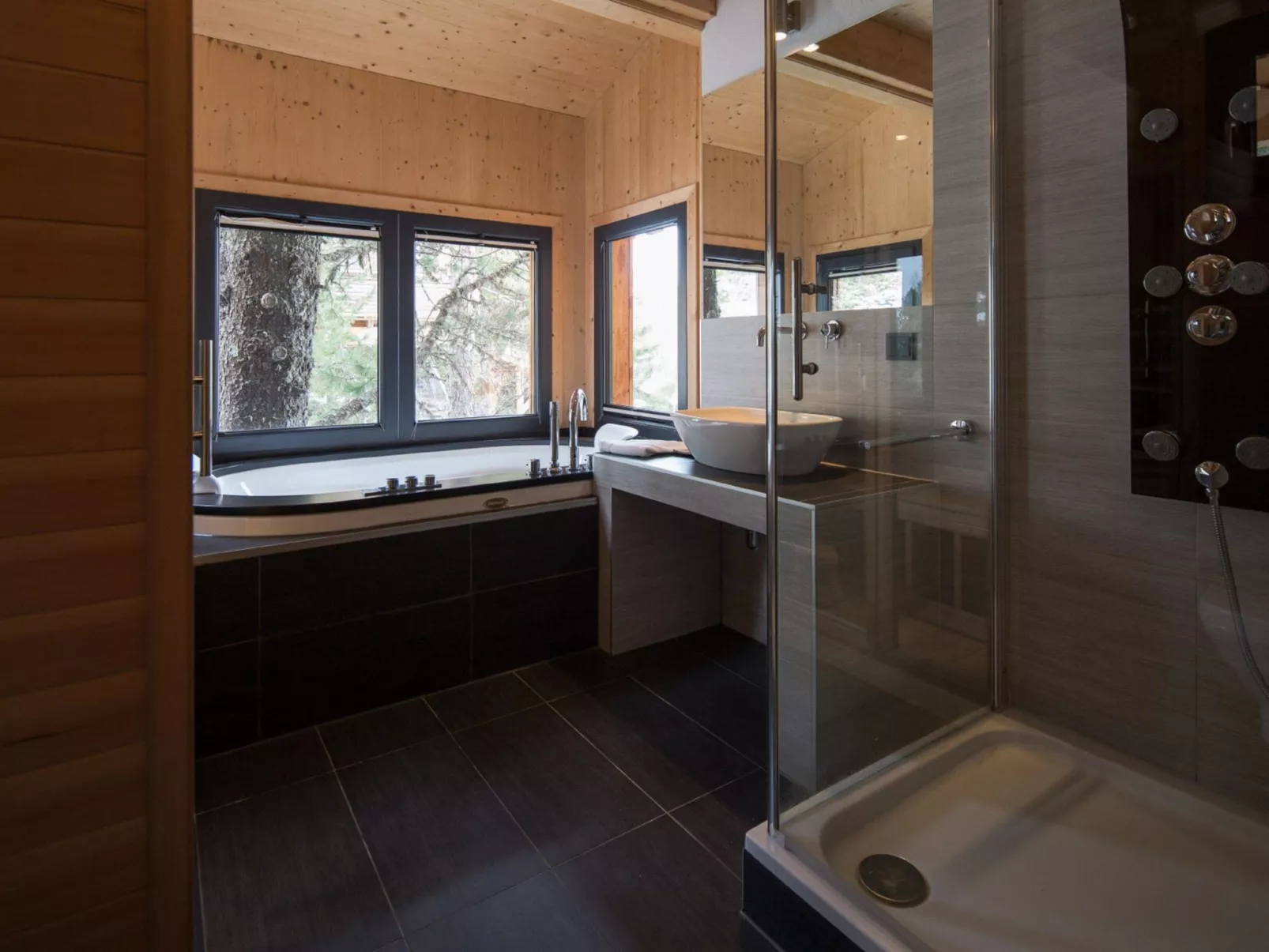 #15 mit Sauna & Sprudelbad Aussen-Inside