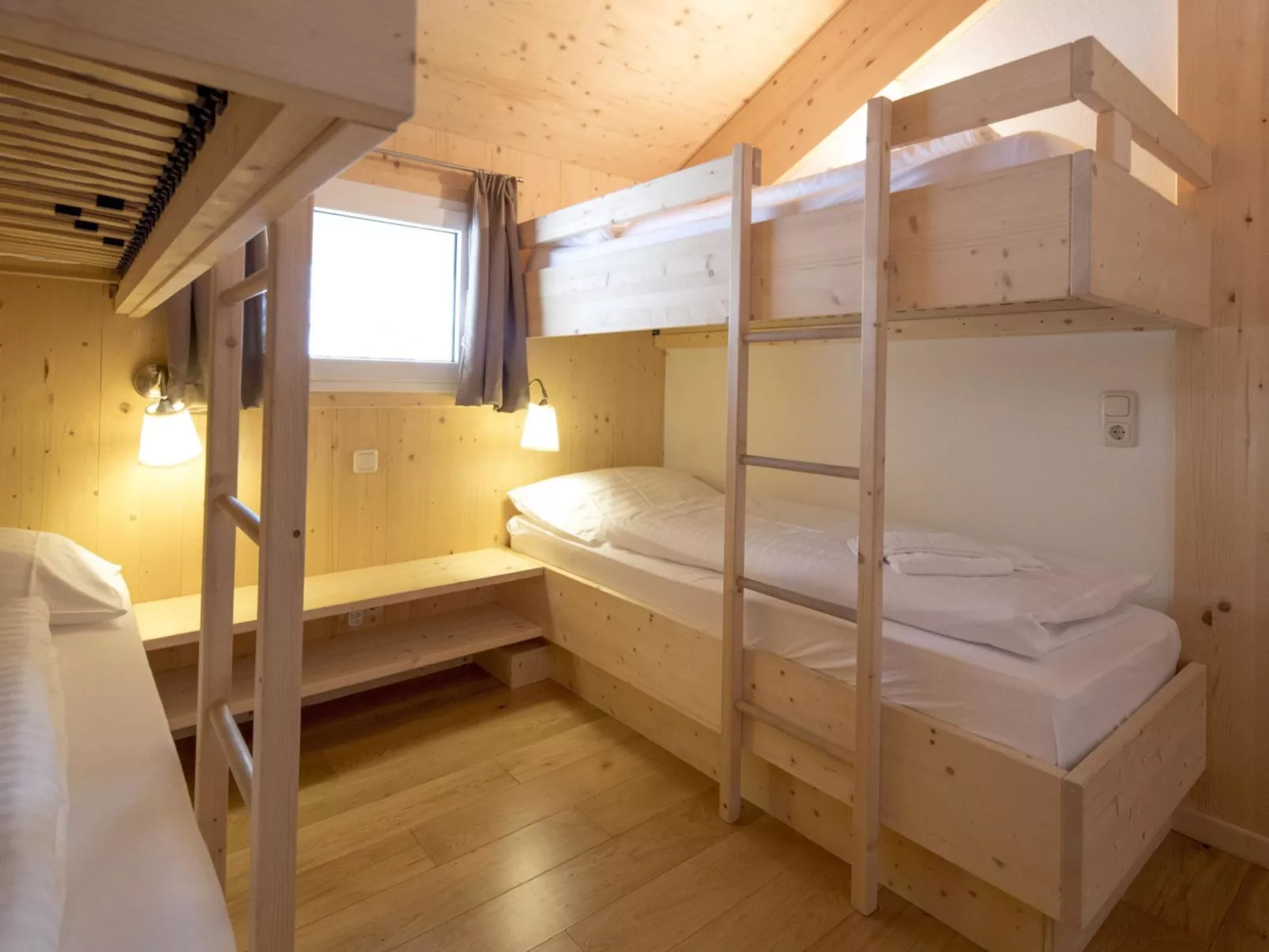 #16 mit IR-Sauna&Sprudelbad innen-Inside
