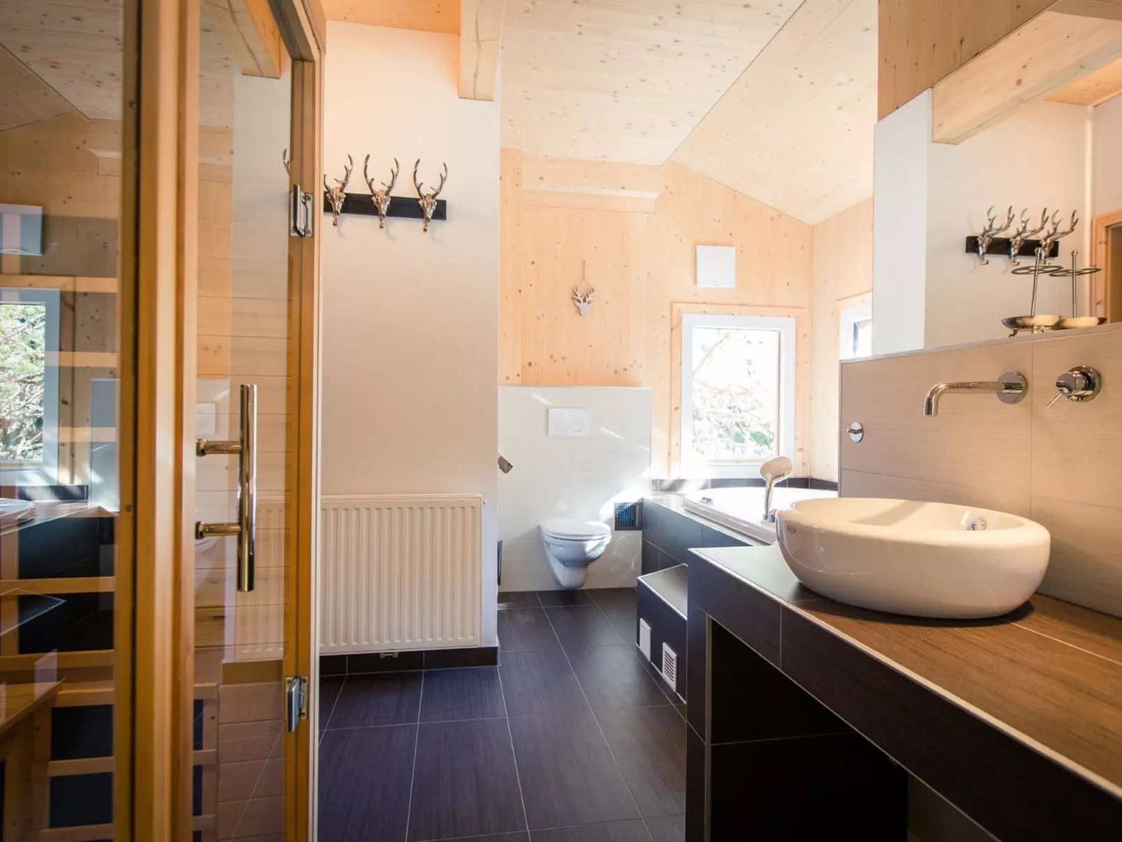 # 20 mit IR-Sauna & Sprudelwanne innen-Inside