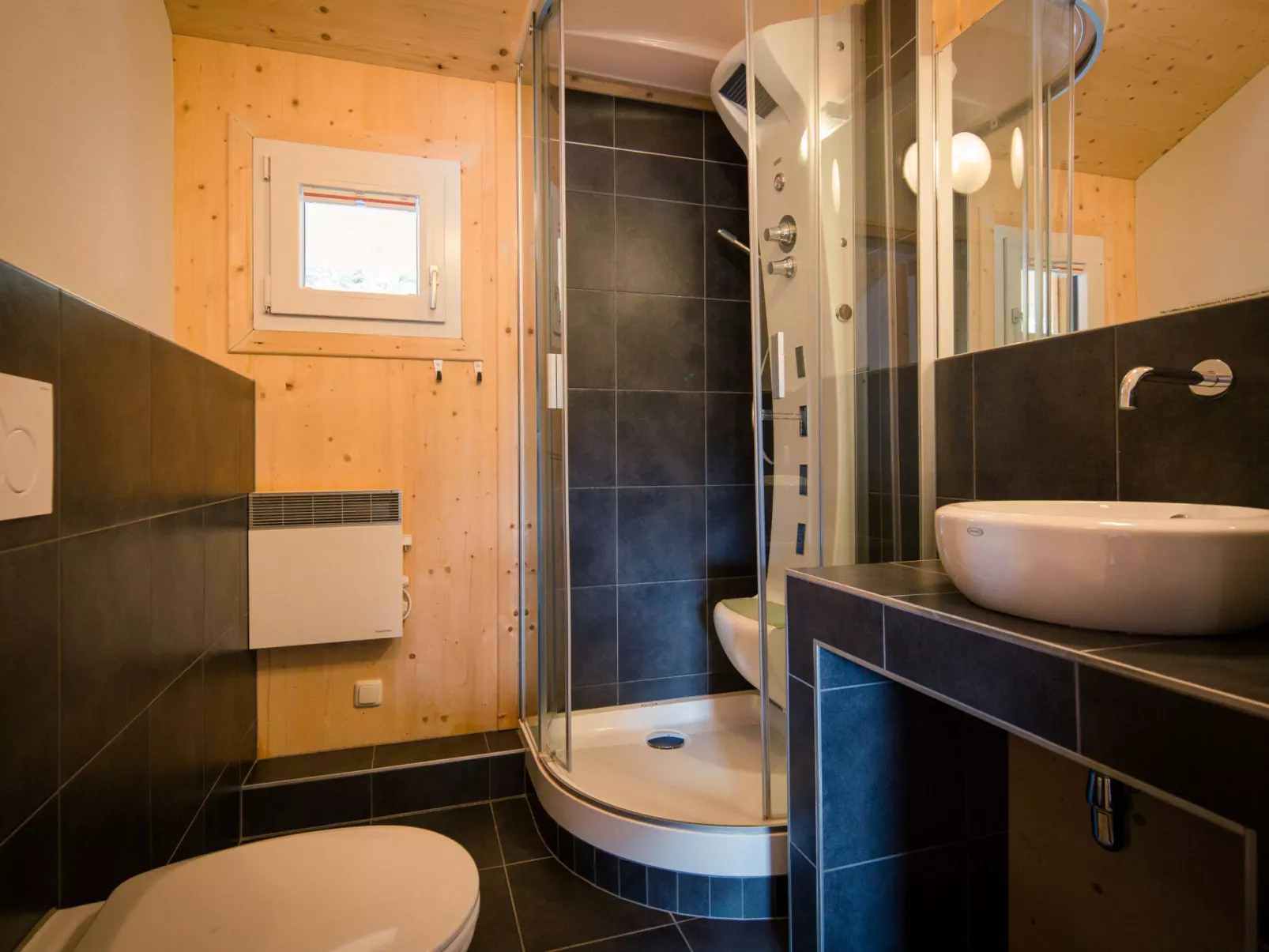 #23 mir IR-Sauna und Sprudelbad Innen-Inside