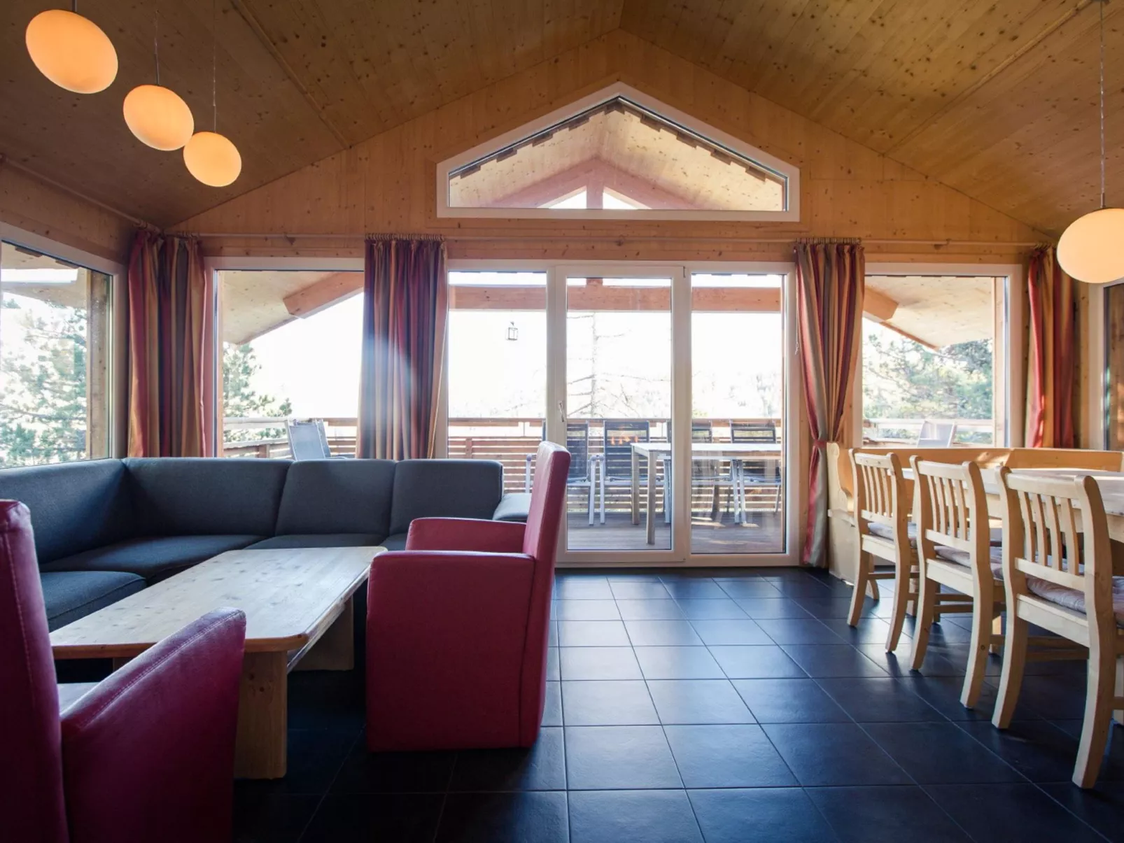 #24 mit IR-Sauna & Sprudelwanne Innen-Inside