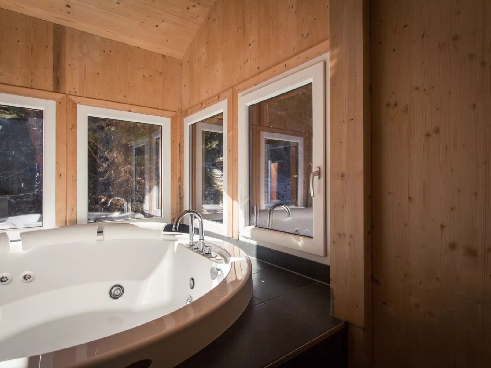 # 25 mit Sauna und Sprudelbad innen-Inside