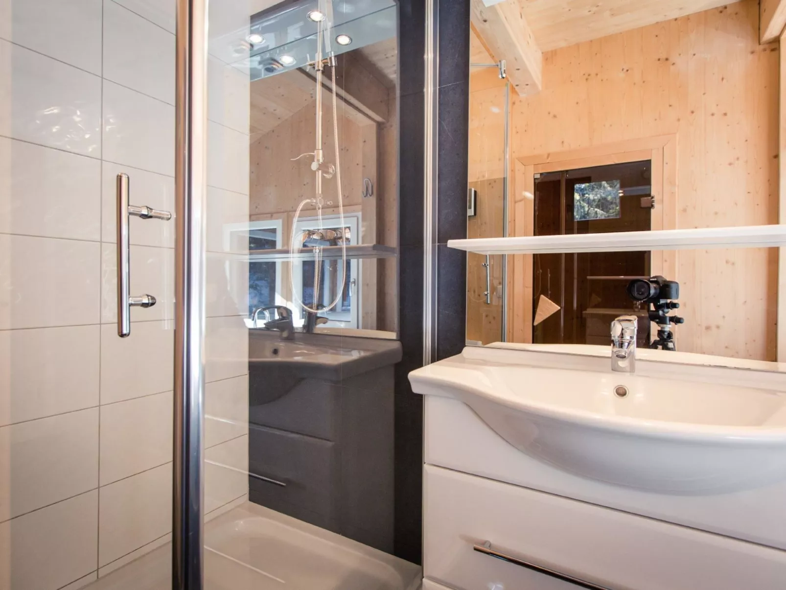 # 25 mit Sauna und Sprudelbad innen-Inside