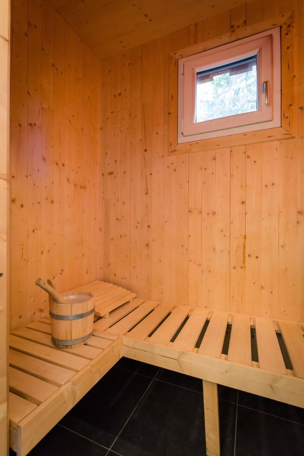 # 25 mit Sauna und Sprudelbad innen-Inside