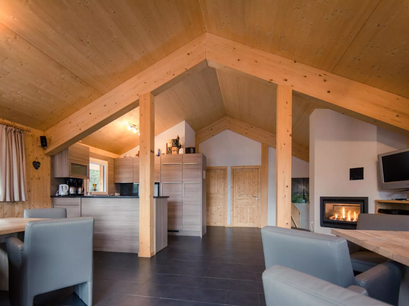 #27 mit IR-Sauna und Sprudelbad Innen-Inside