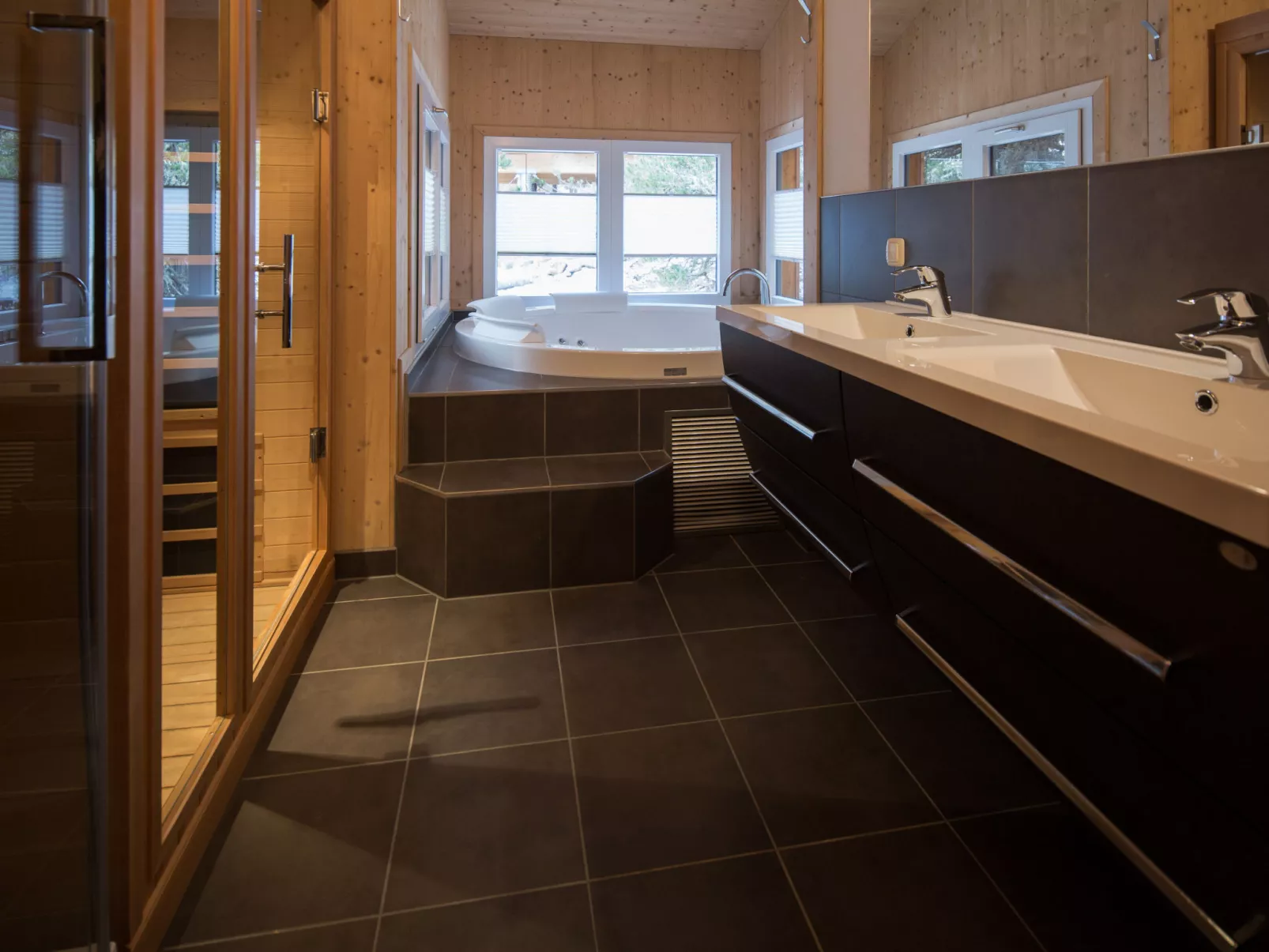 #31 mit IR-Sauna und Sprudelbad innen-Drinnen