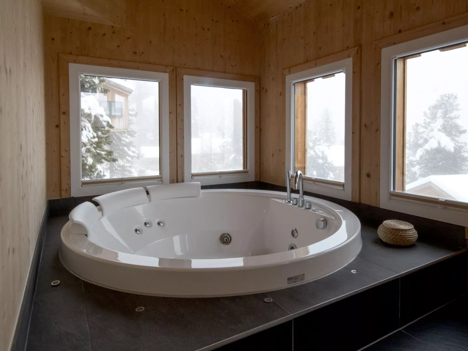 #36 mit Sauna und Sprudelbad Innen-Inside