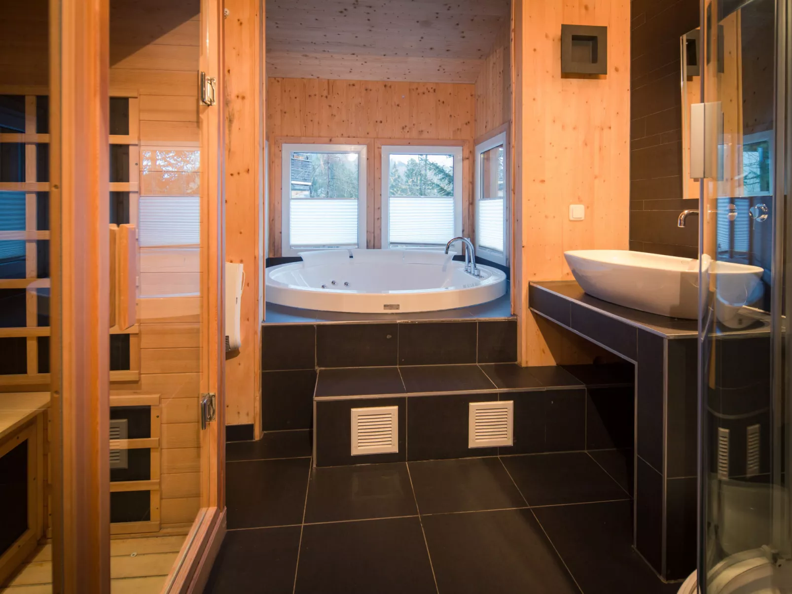 #34 mit IR-Sauna und Sprudelbad innen-Inside