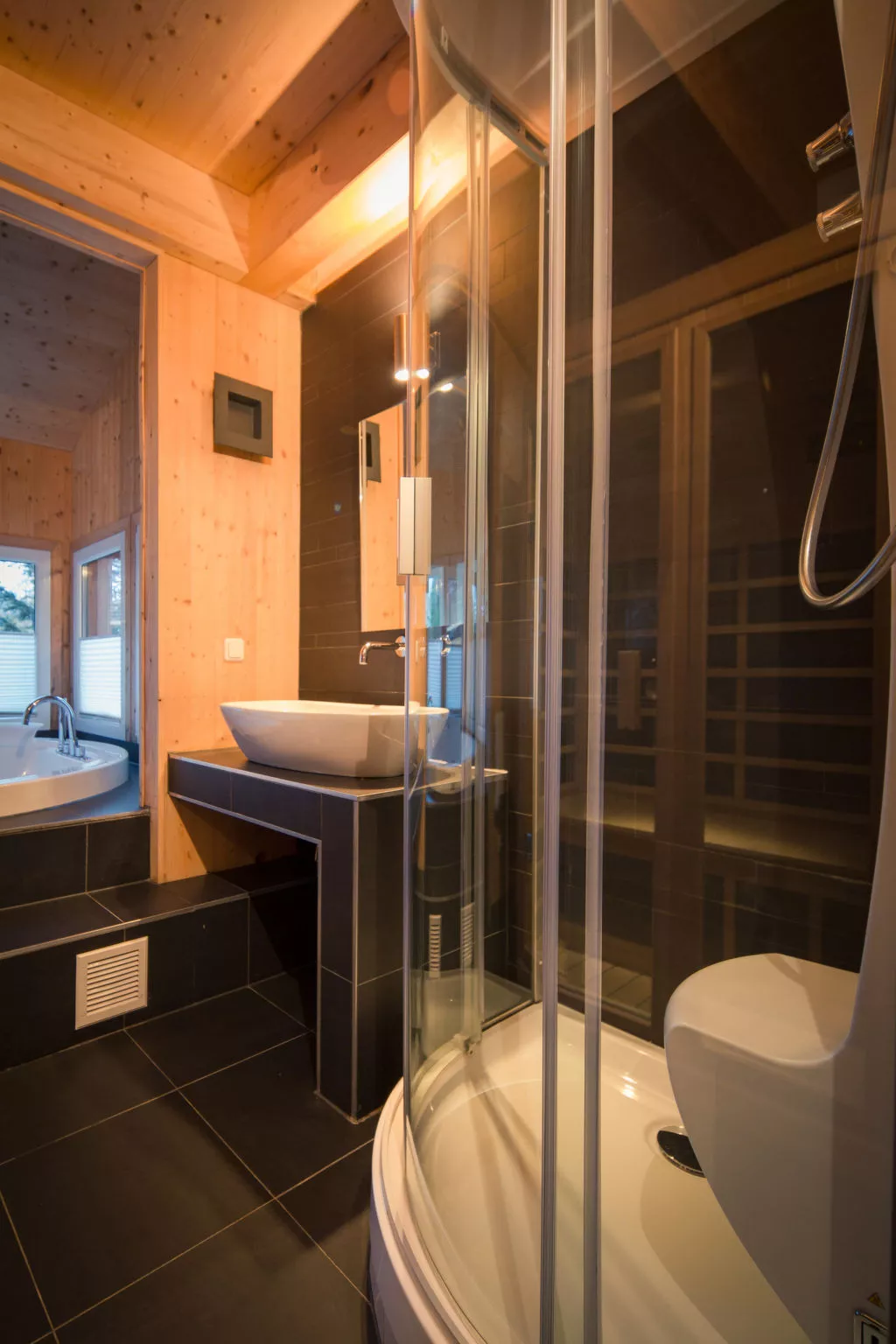 #34 mit IR-Sauna und Sprudelbad innen-Inside