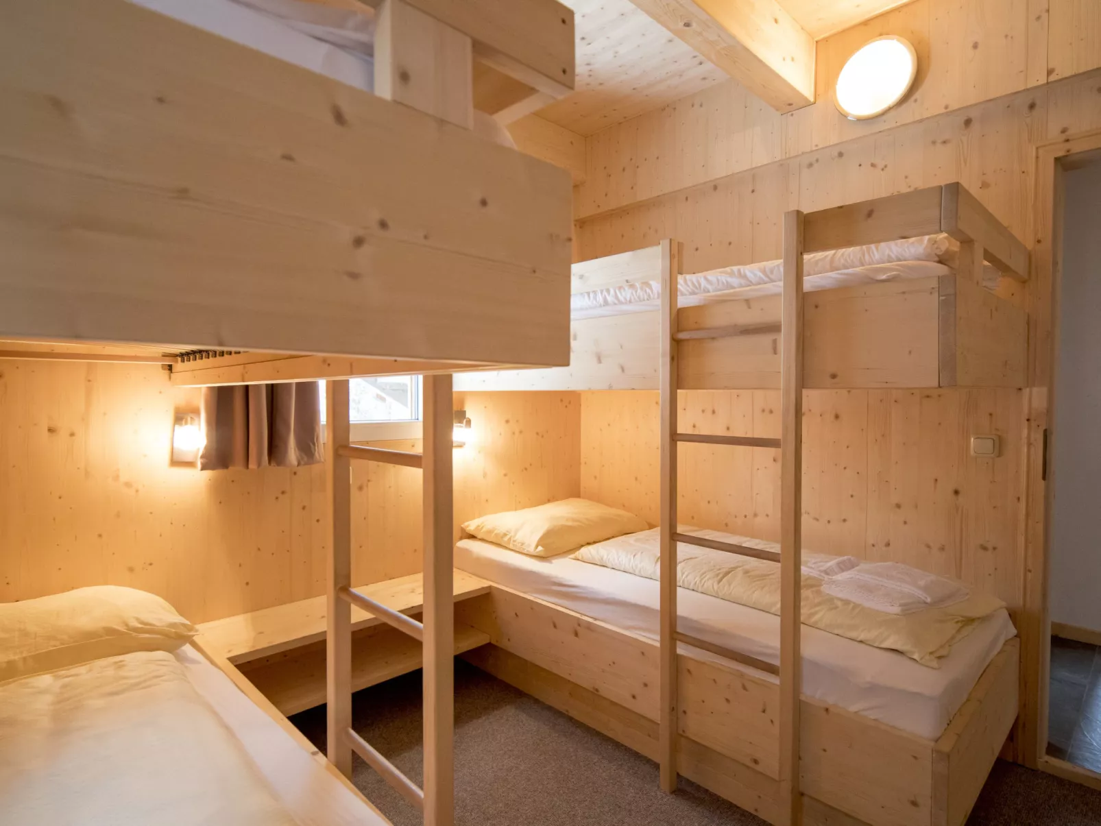 #43 mit Sauna und Sprudelbad Innen-Inside