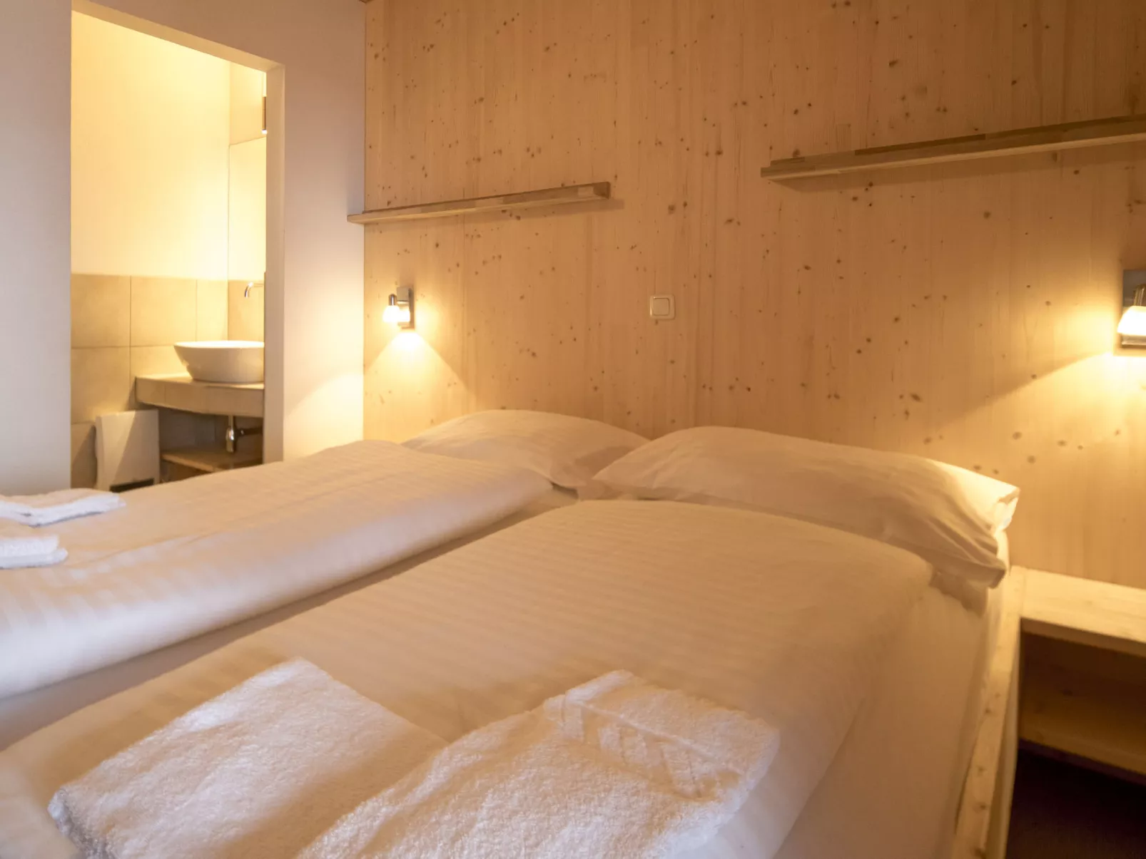 #42 mit Sauna und Sprudelbad innen-Inside