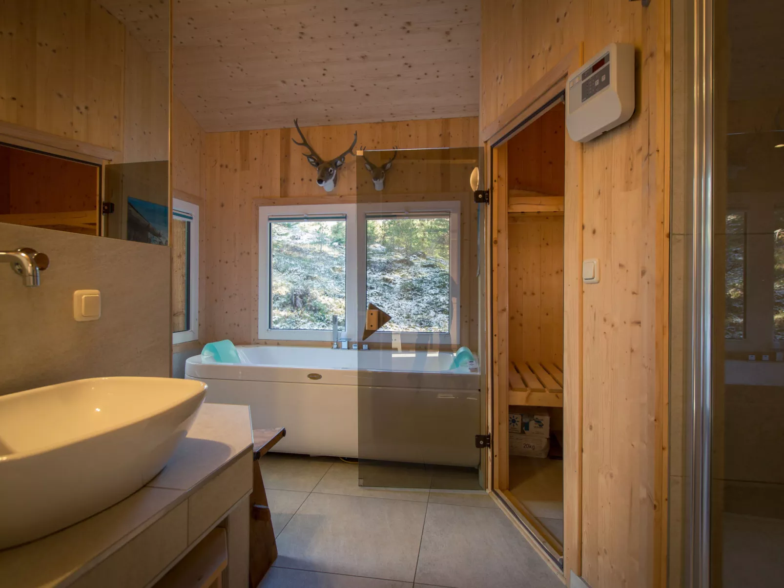 #42 mit Sauna und Sprudelbad innen-Inside